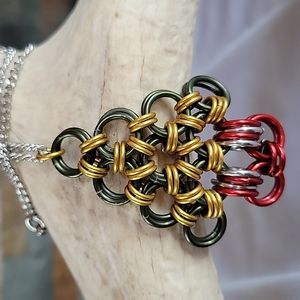 Hohoho, Merry Christmas, chainmaille Christmas Tree pendant